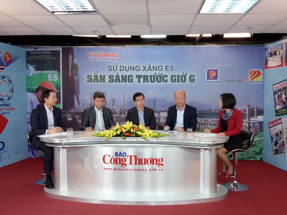  Discussion is an open dialogue between the representatives of management agencies, research institutions, quality control and businesses around the conversion of bio-fuel E5 to replace RON 92 petrol.